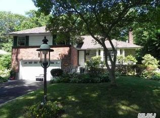 877 Pepperidge Rd, Westbury, NY 11590