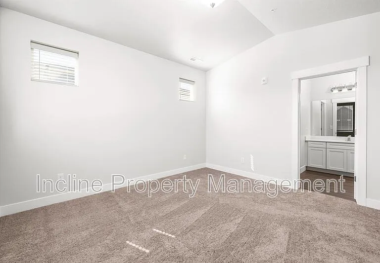 359 W 785 N — Photo 14