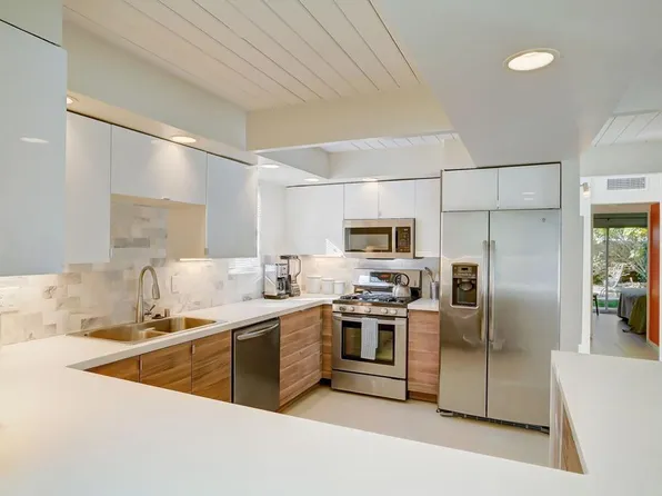 388 E Desert Willow Cir, Palm Springs, CA 92262