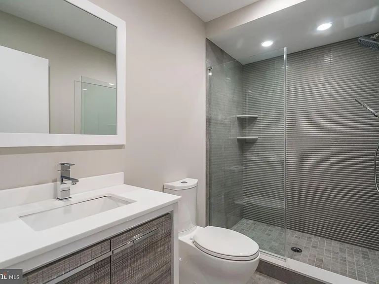 1434 Clymer St #1 — Photo 8