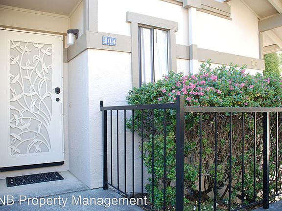 3rd image of 104 Marinero Cir