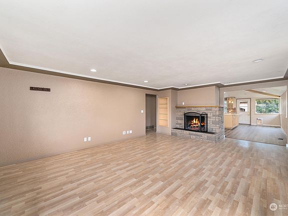 3rd image of 6518 S Bell Street