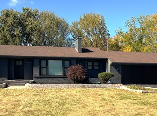 5681 Houghten Dr, Troy, MI 48098