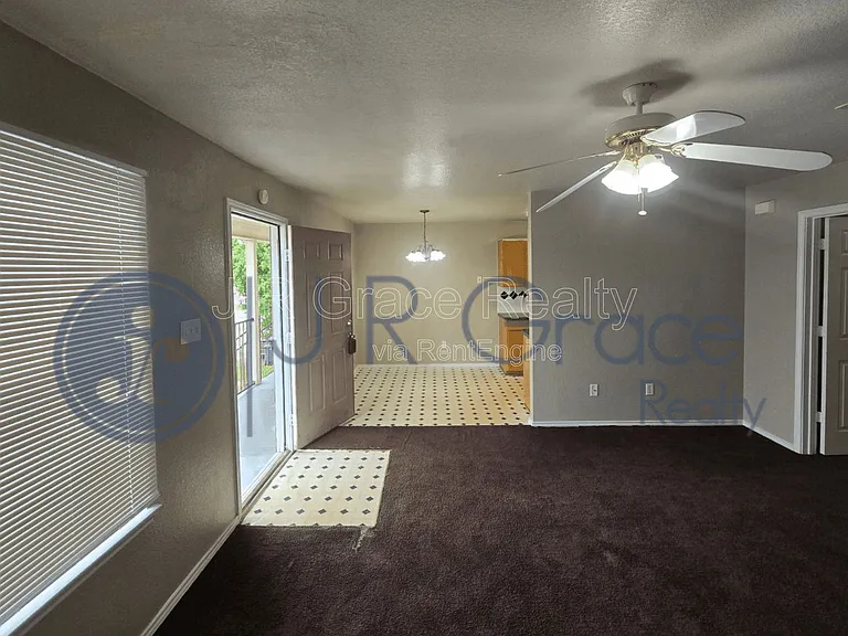 1306 Dugger Cir — Photo 3