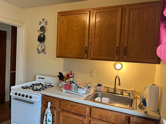 3rd image of 555 New Scotland Ave APT 2