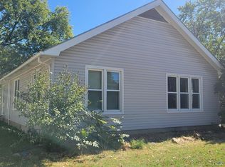 908 S 3rd St, Clinton, MO 64735