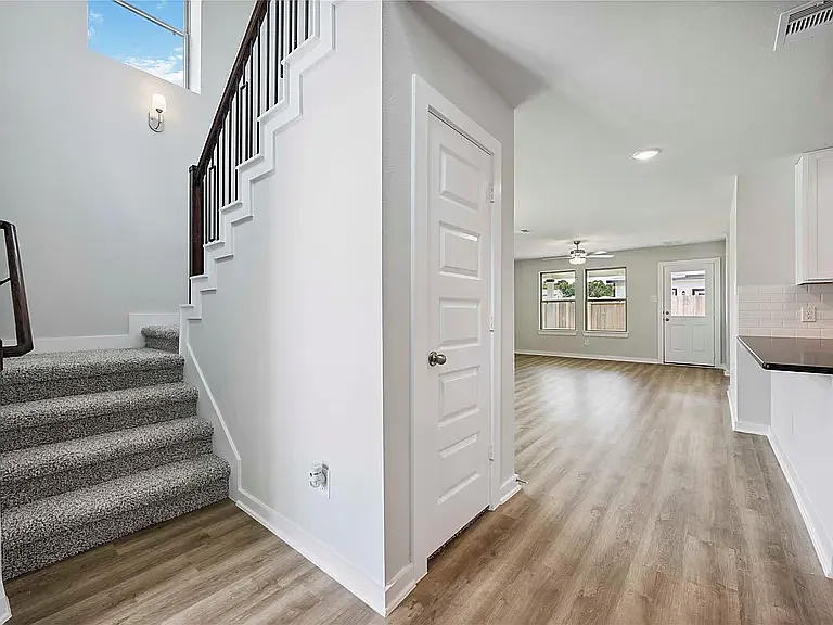 4 bed, 2.5 bath, 1857 sqft, $2,300 — Photo 3