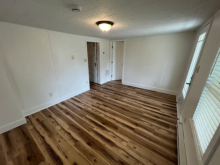 328 Tyrone St — Photo 2