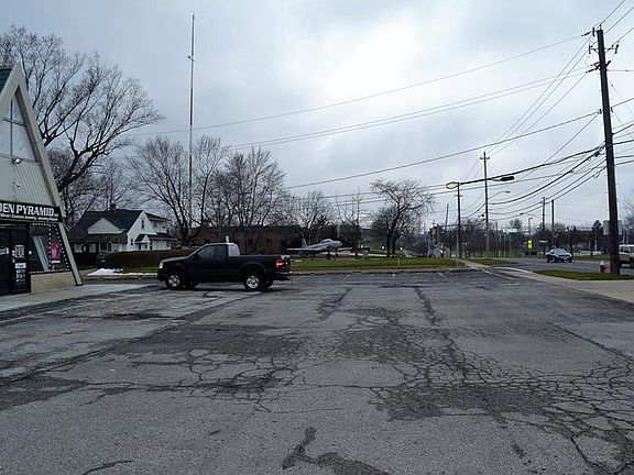 4th image of 7467 Memphis Ave