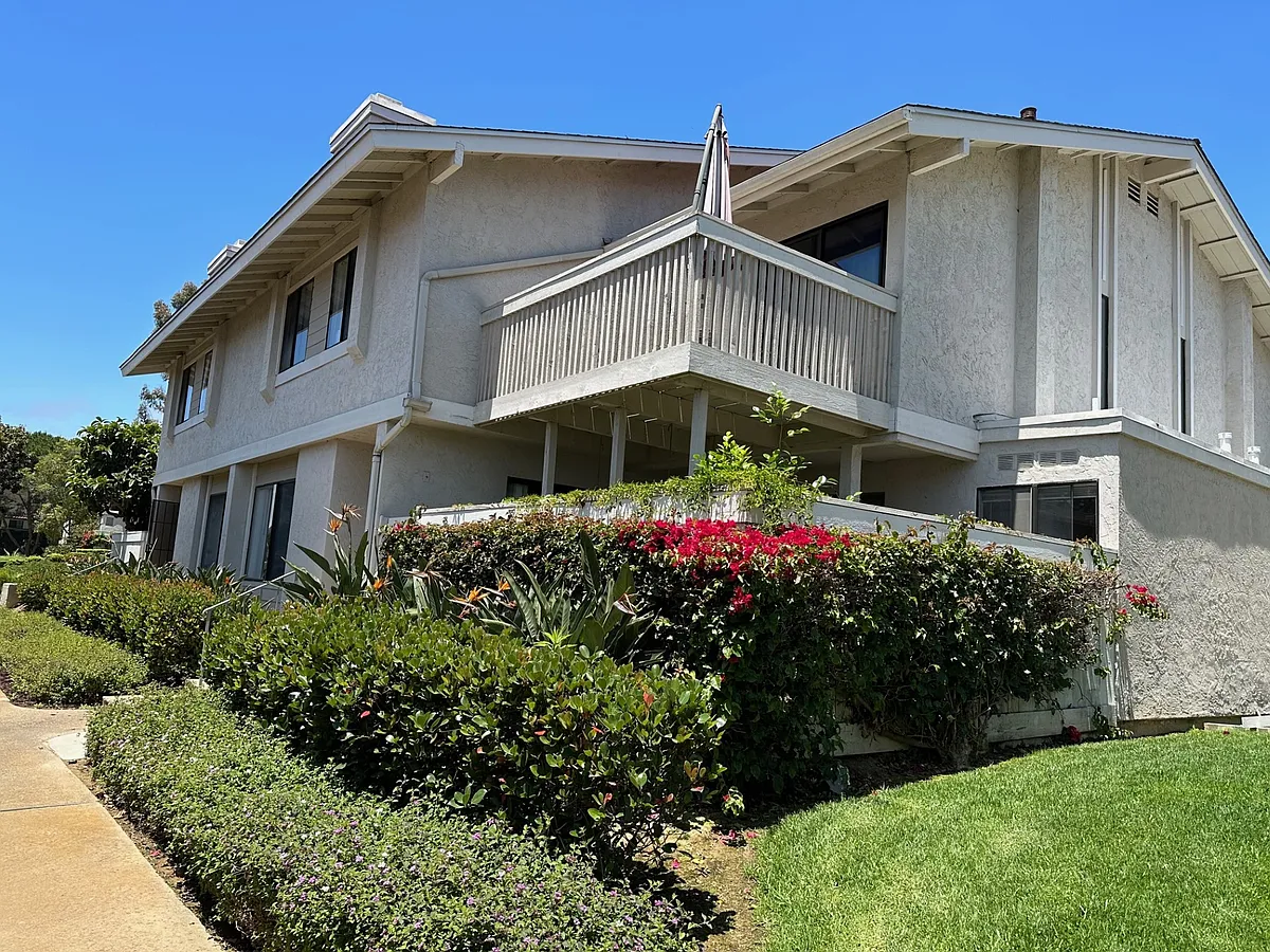 Building Photo - 3834 Camino Lindo