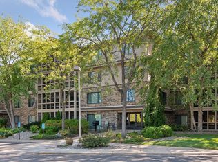 3801 98th St W #106, Bloomington, MN 55431