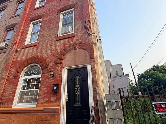 3rd image of 432 Diamond St