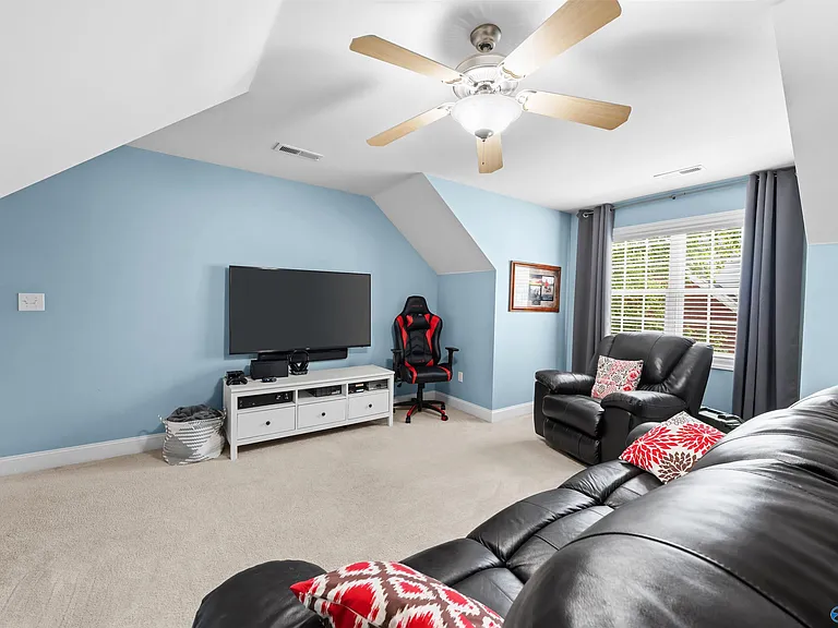 103 Wickerberry Ln — Photo 31