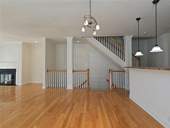 5th image of 2724 Blakely Dr