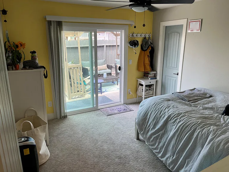 1020 Delaware St — Photo 3