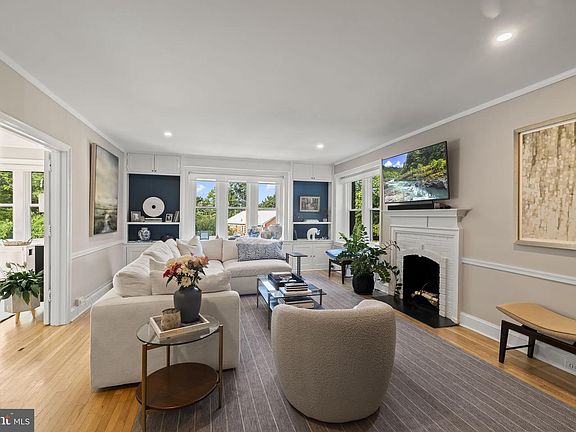 3rd image of 424 W Montgomery Ave #4B