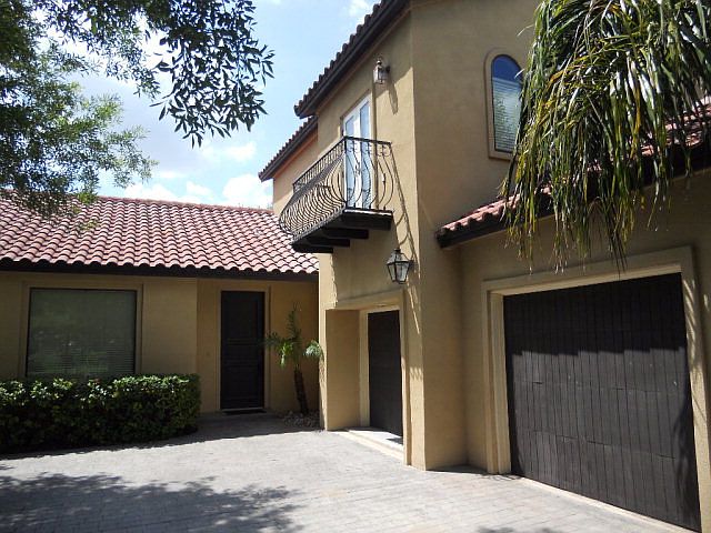 1st image of 612 S 1st St