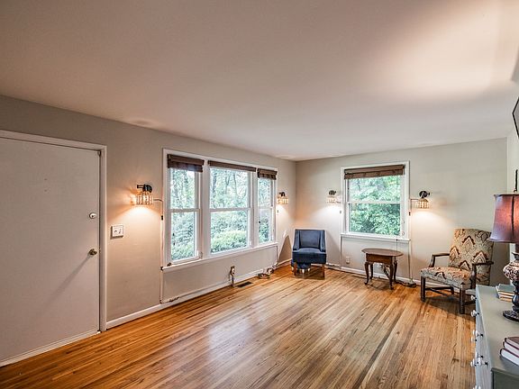 5th image of 3908 Creekside Dr
