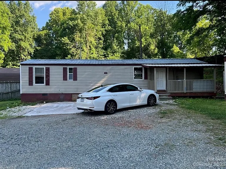 27 Goodluck Dr — Photo 1