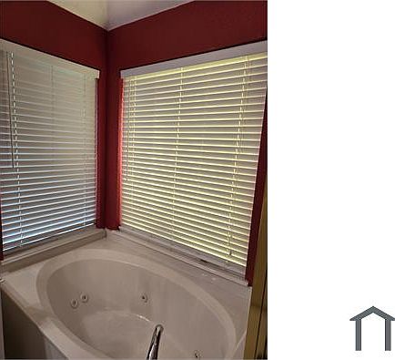 2nd image of 2222 Meredith Ln