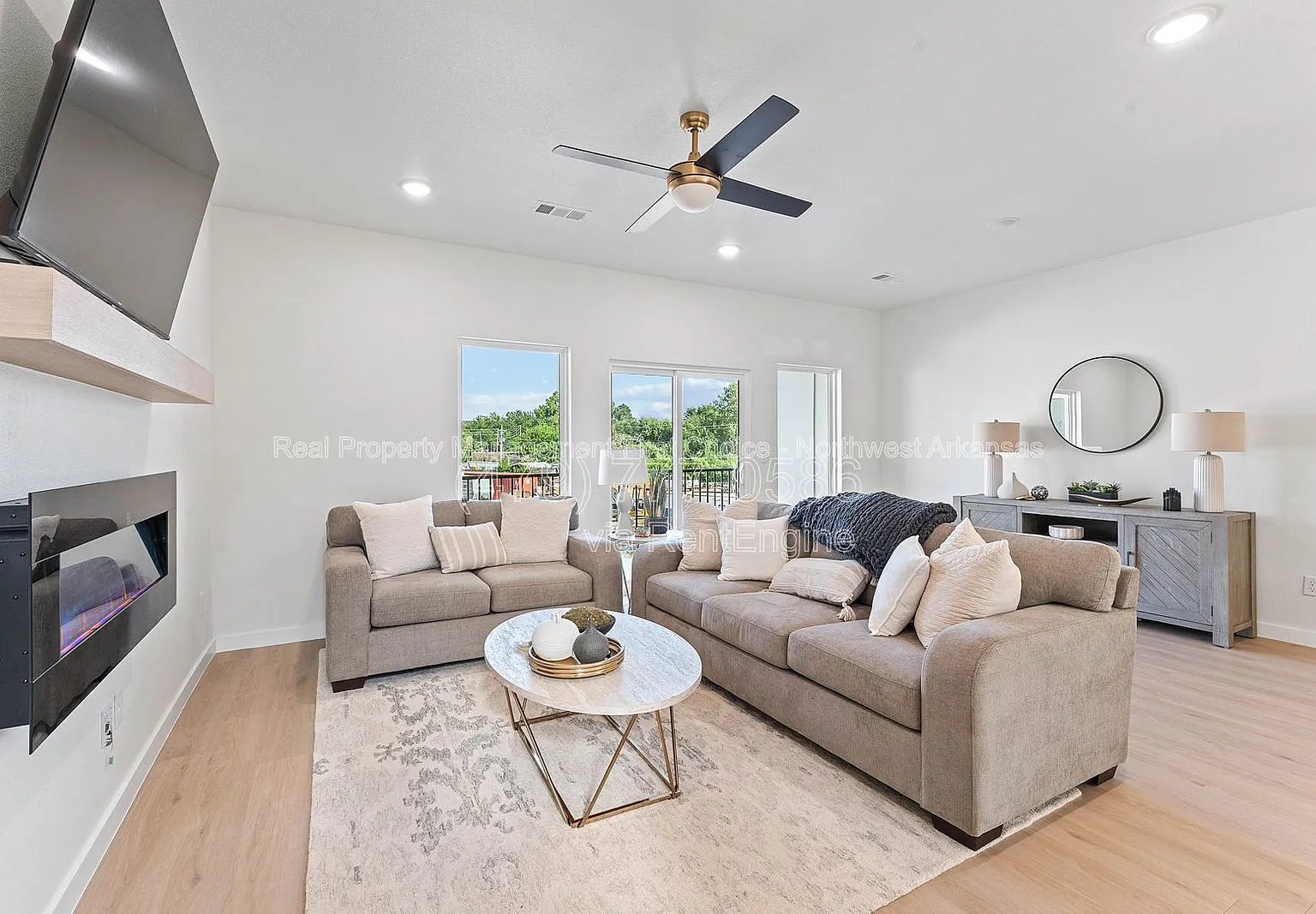 Razorback Row — Photo 4