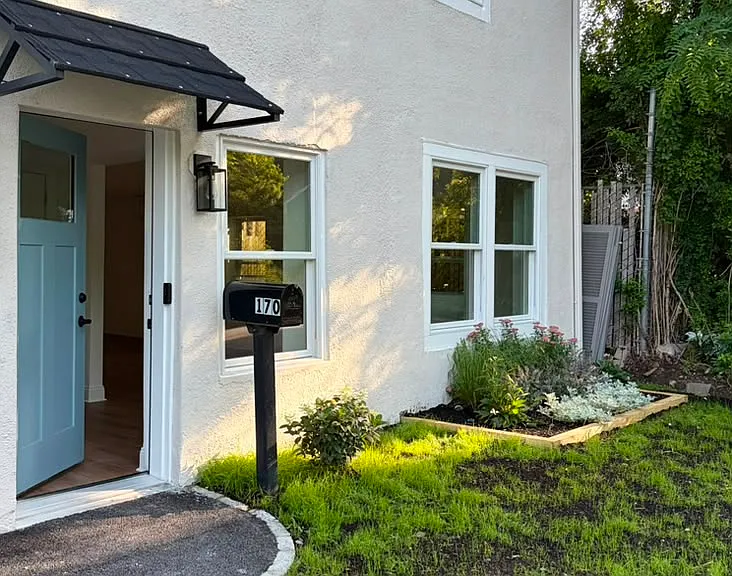 170 Sunnyside Ave — Photo 1