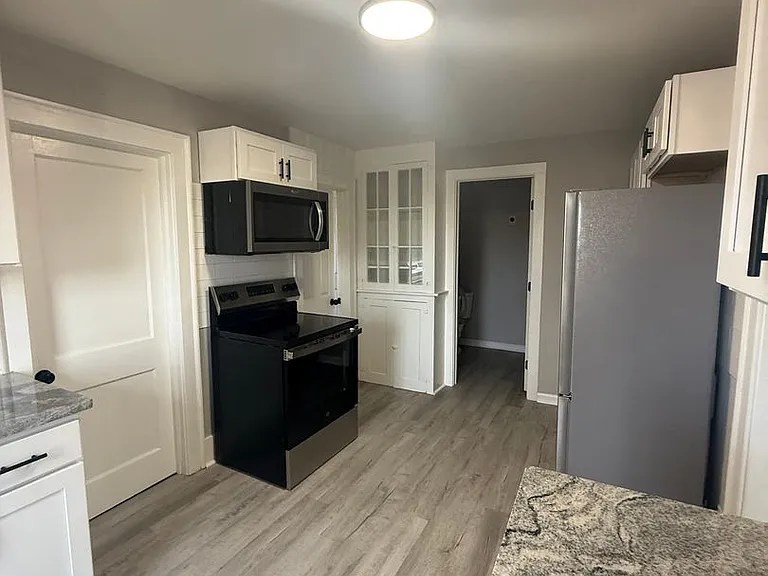 200 Main St. - Red Pod — Photo 2