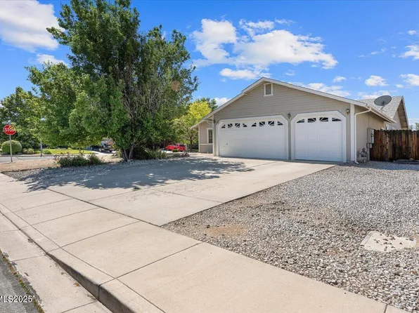 1406 Rosy Finch Dr, Sparks, NV 89441