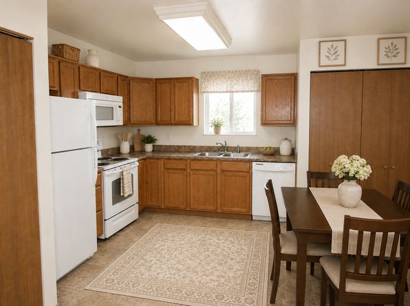 102 Gardens Ct #18