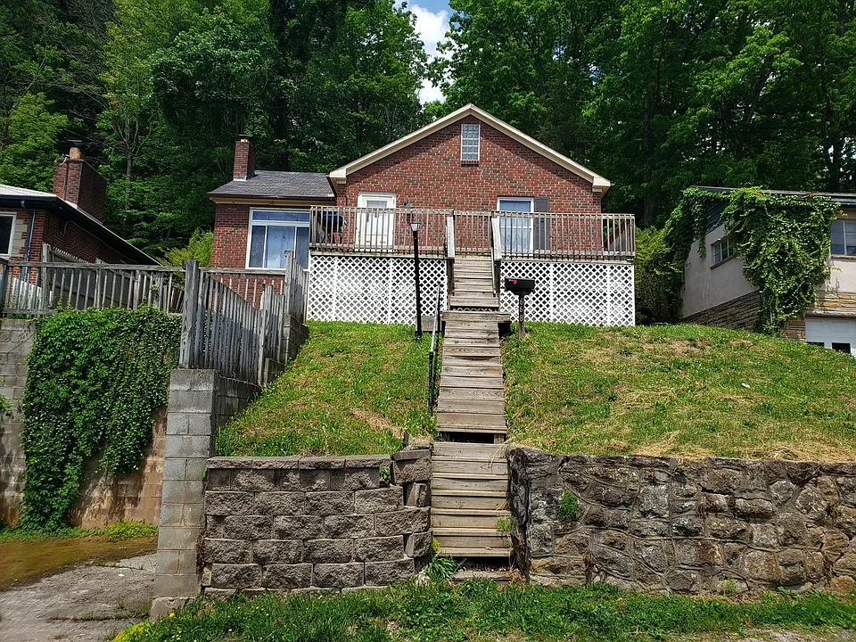 668 Forest Cir