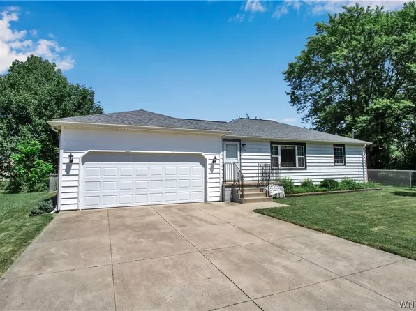 2662 Oakwood Ave, Hamburg, NY 14075
