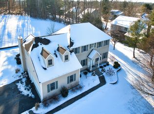 2 Seneca Rd, Niskayuna, NY 12309