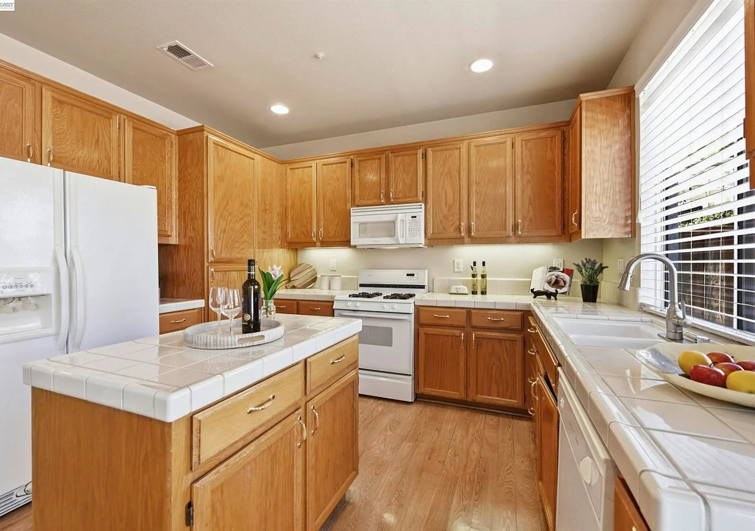 Welcome to this spacious 3-bedroom, 2-bathroom single-family home located in an established Union... — Photo 4