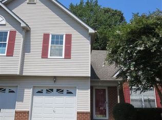 402 E Hill Ln, Chesapeake, VA 23322