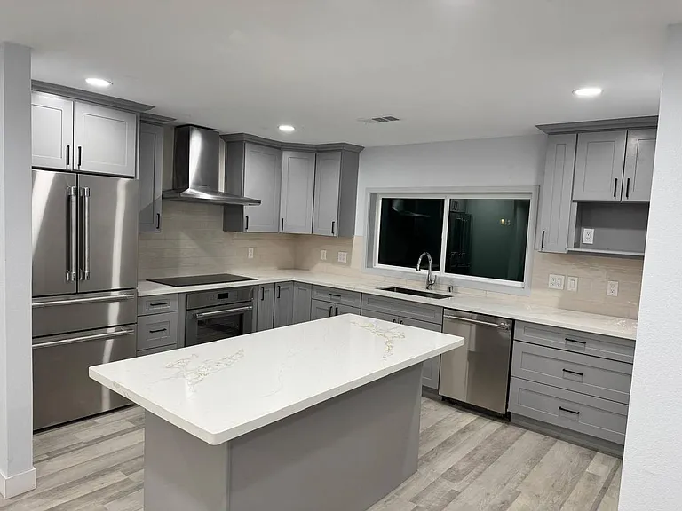 721 Clyde Ave — Photo 3