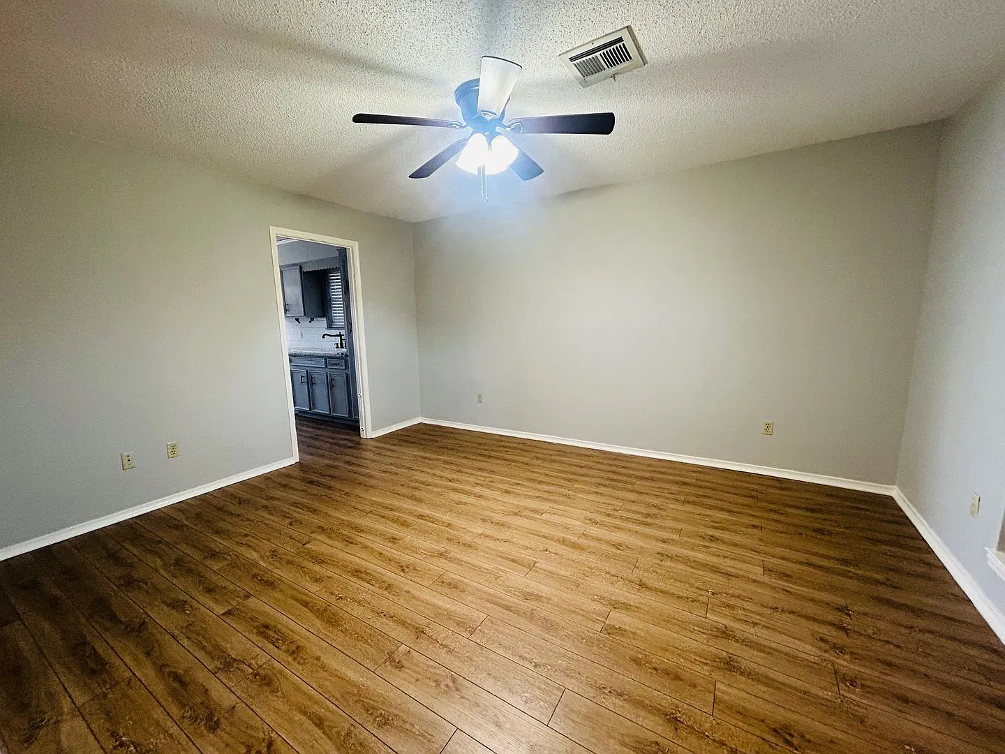Perfectly Placed Duplex — Photo 3