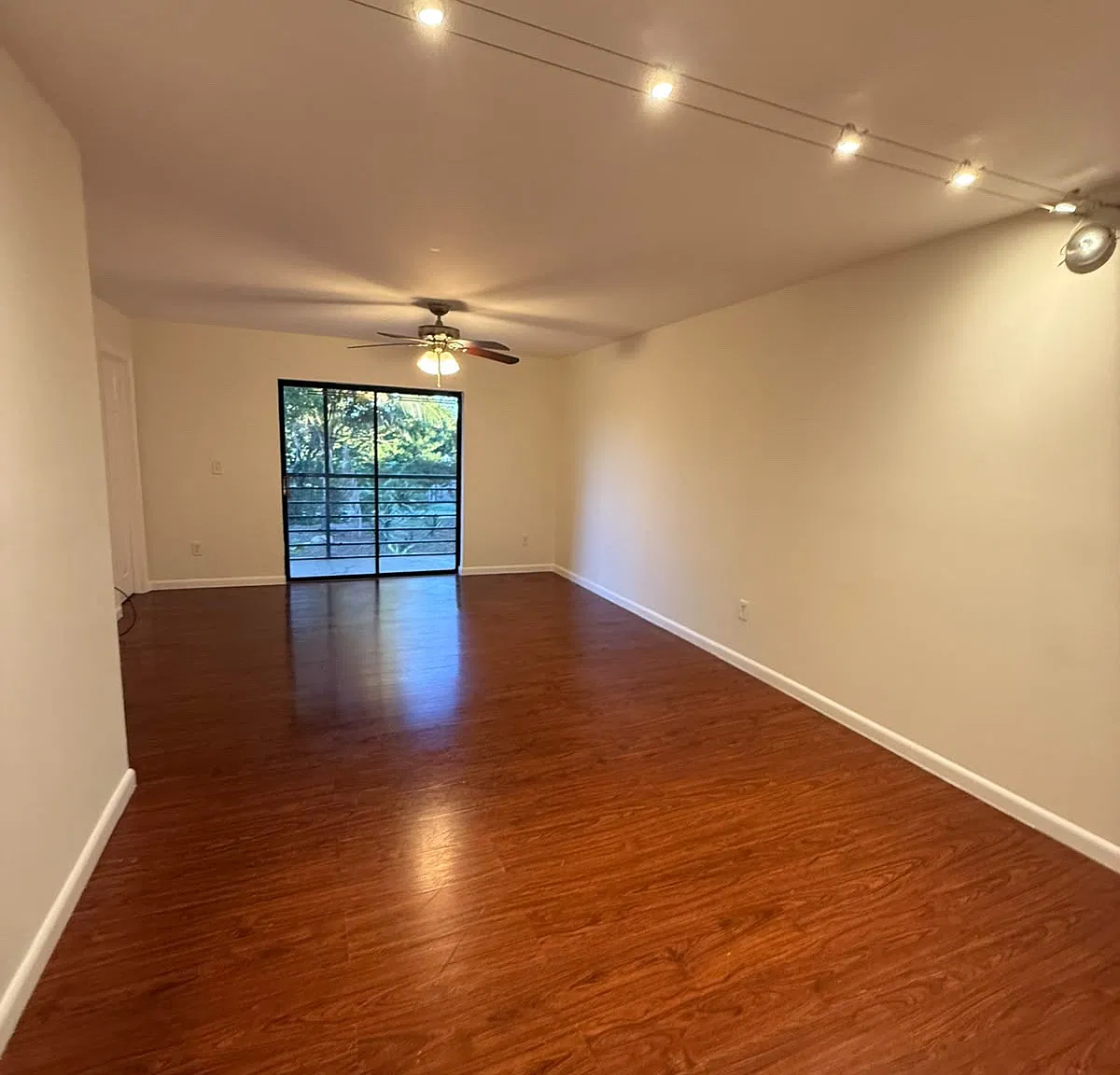 2 bed, 990 sqft, $2,000 — Photo 1