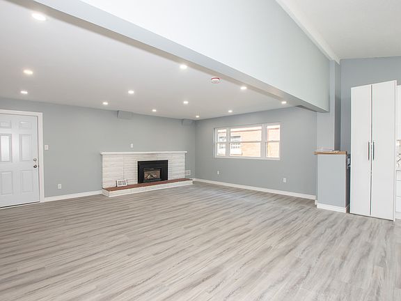 5th image of 9 Larchwood Dr #2