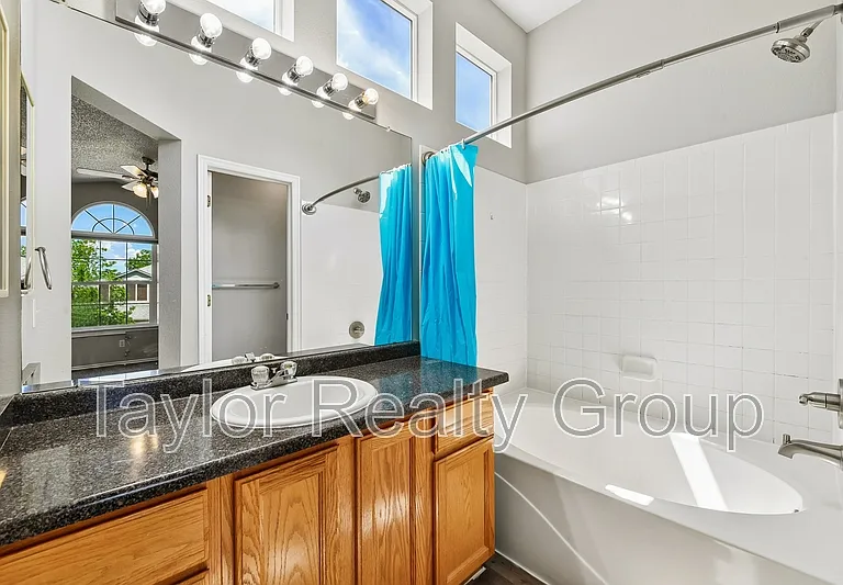 8728 Starwood Ln — Photo 15