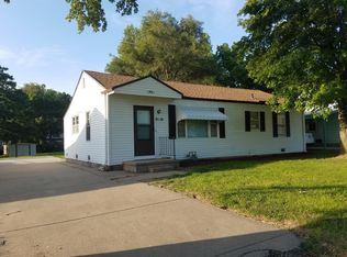 914 SE 3rd St, Newton, KS 67114