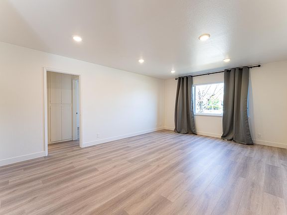 4th image of 2144 Royal Dr APT 8