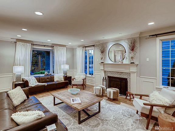 Bay window at the front of the living room allows enjoyment of the outside flora and fauna from inside the house. Or throw a cushion on it and you've got a very special reading nook!  