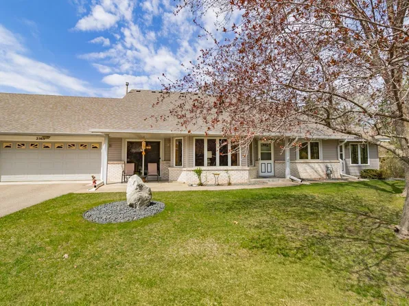 2569 Sumac Cir, White Bear Lake, MN 55110