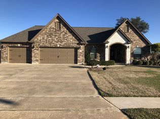 1465 S Bluebonnet Ln, Angleton, TX 77515