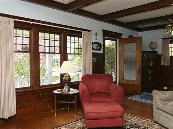 4th image of 909 W Margaret St