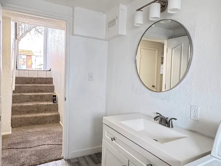 242 E 500 N — Photo 1
