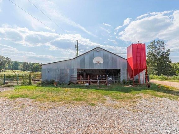 3rd image of 444 Ripley Rte N