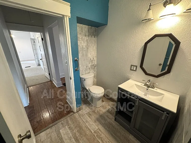 219 E Jefferson St — Photo 11