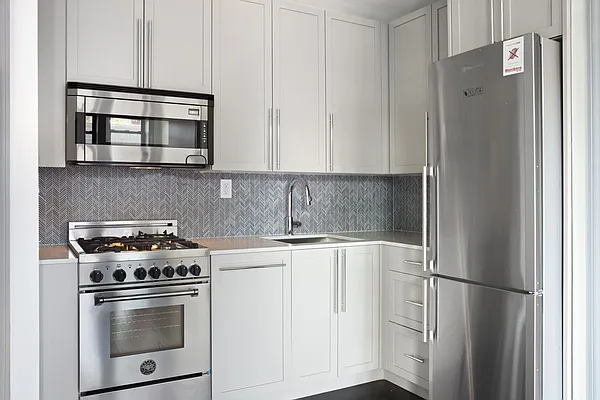 Rented by Vertical Real Estate LLC | media 20