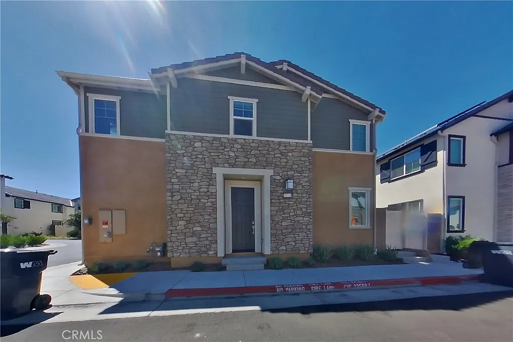 3 bed, 2.5 bath, 1524 sqft, $3,149 — Photo 1